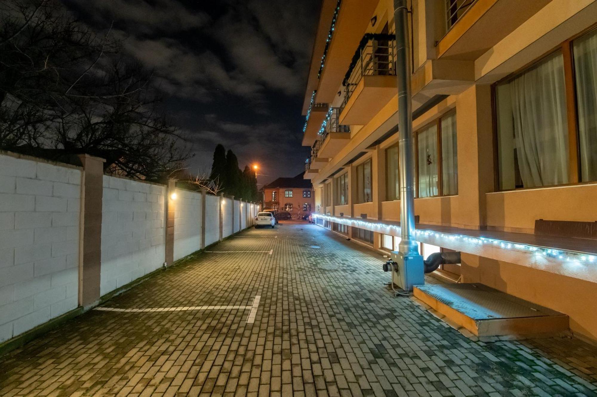 Hotel Oxford By Timhotels Timisoara Bagian luar foto