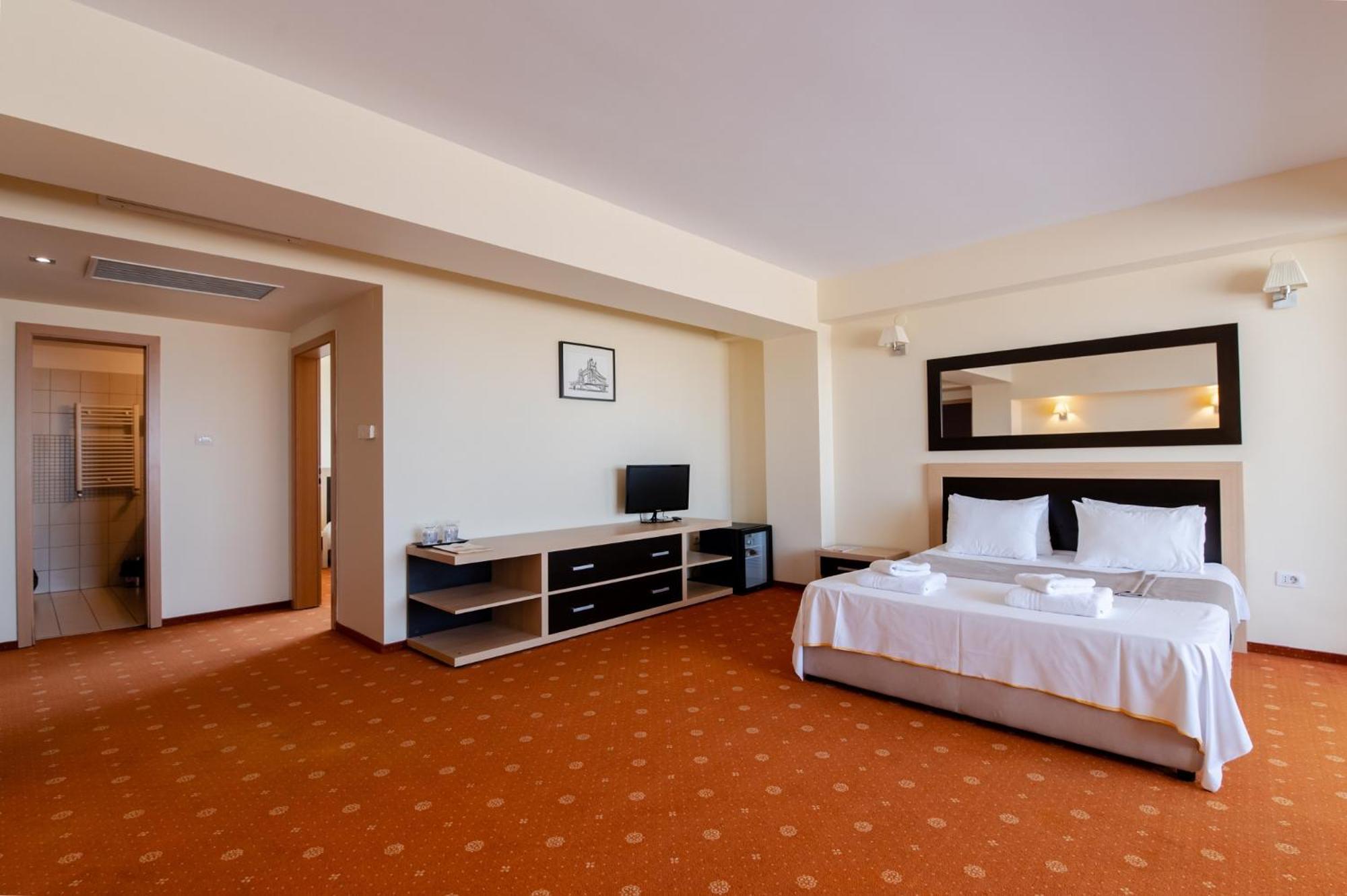 Hotel Oxford By Timhotels Timisoara Bagian luar foto