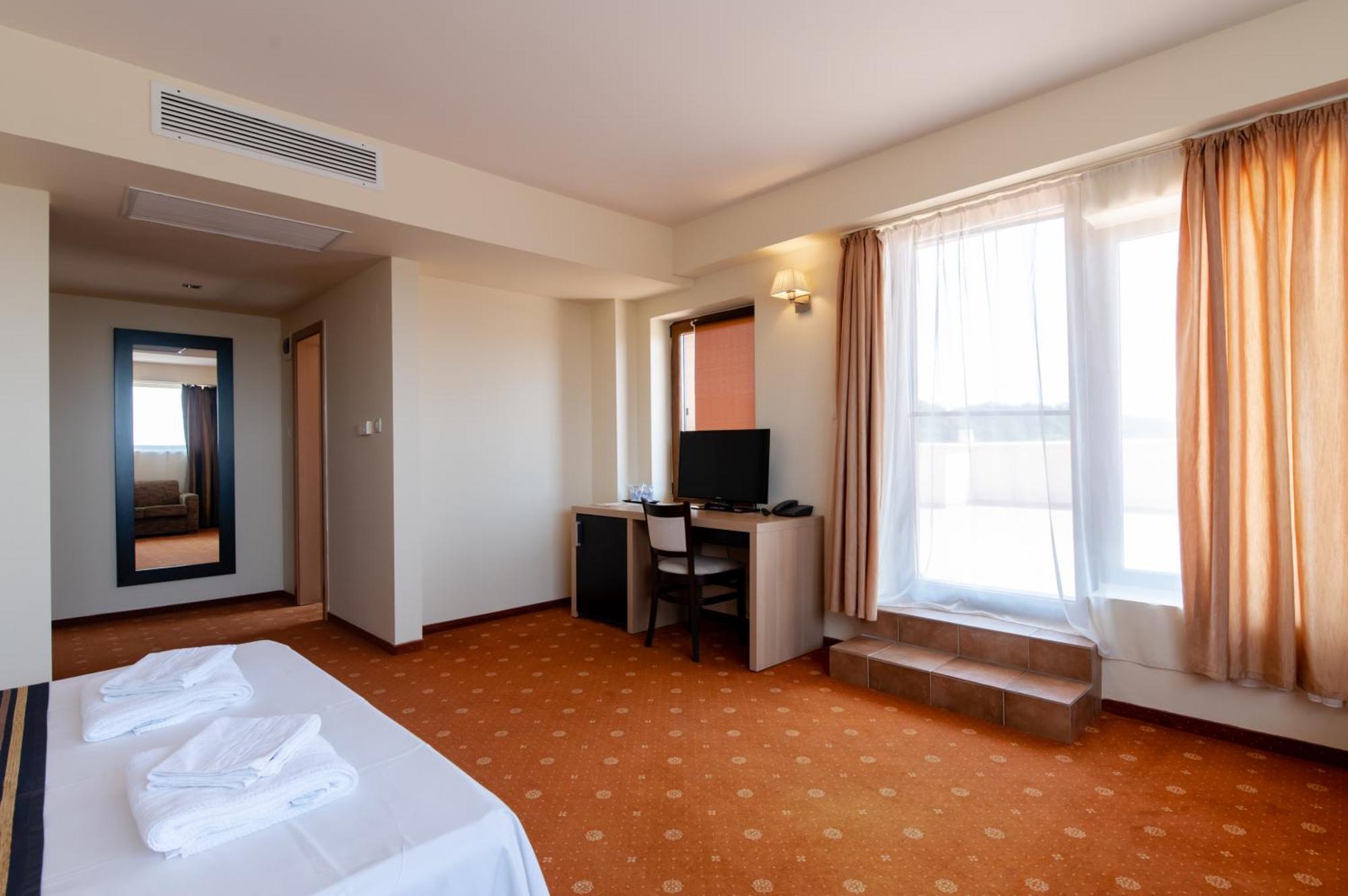 Hotel Oxford By Timhotels Timisoara Bagian luar foto