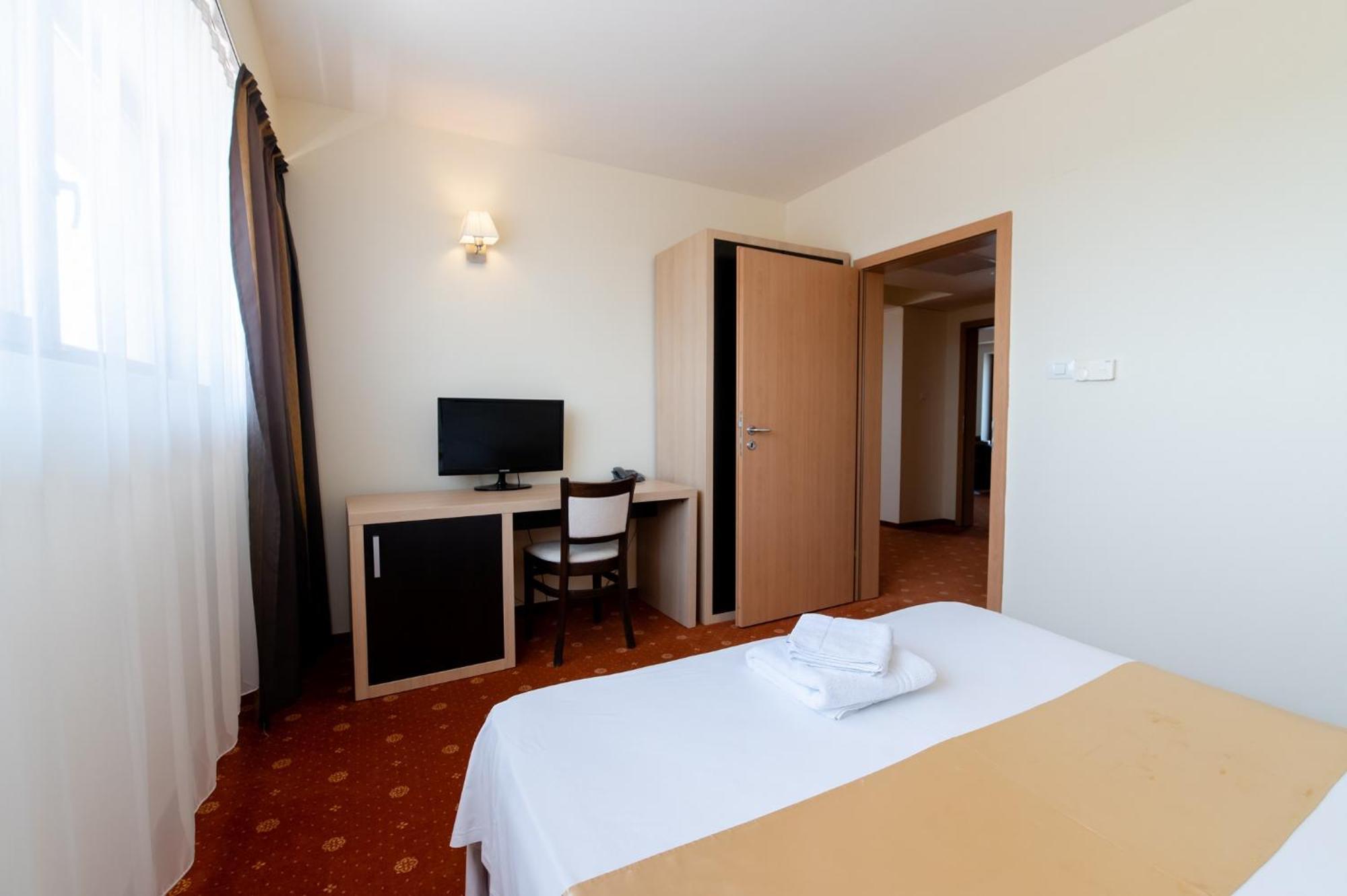 Hotel Oxford By Timhotels Timisoara Bagian luar foto