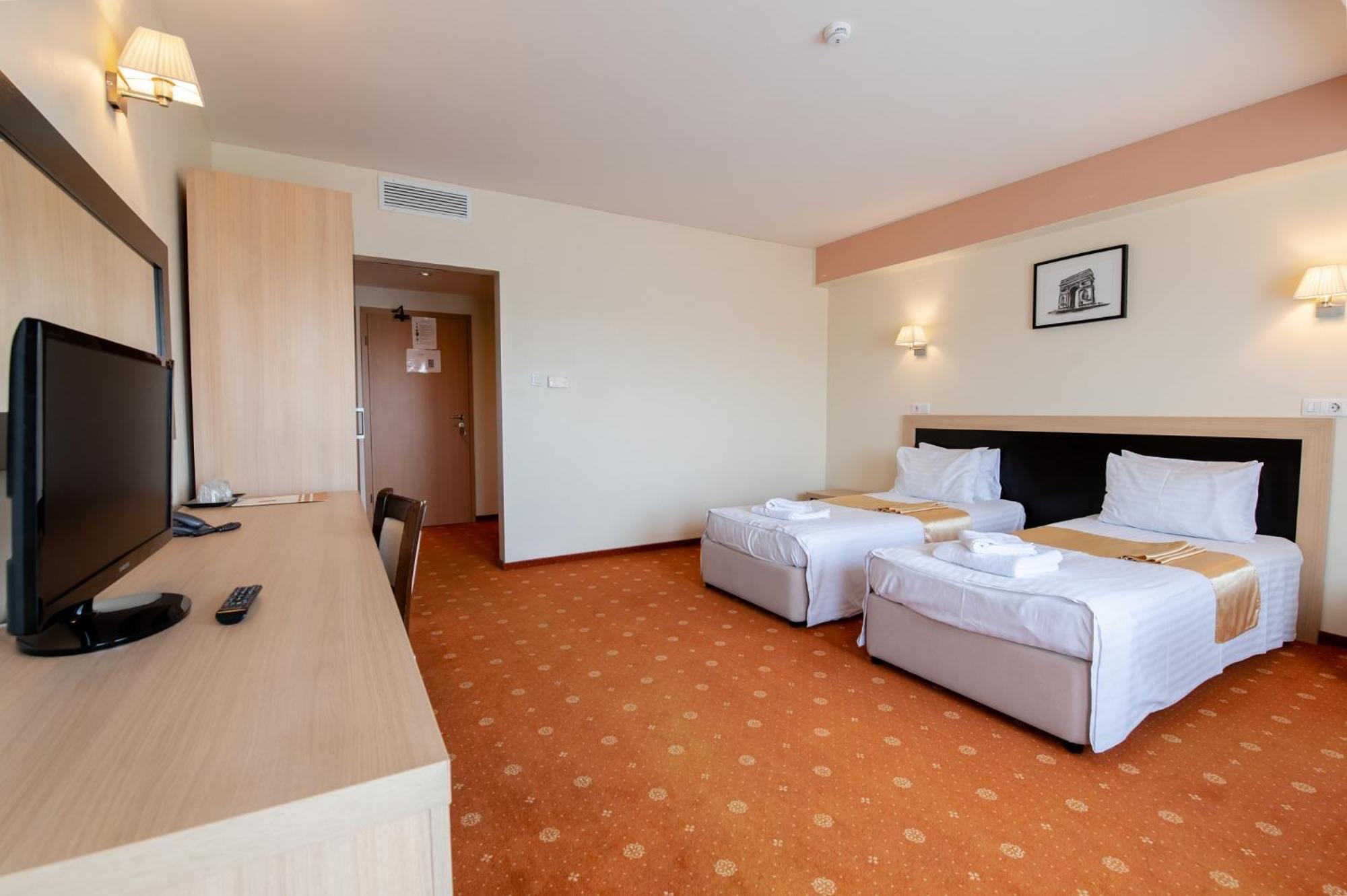 Hotel Oxford By Timhotels Timisoara Bagian luar foto