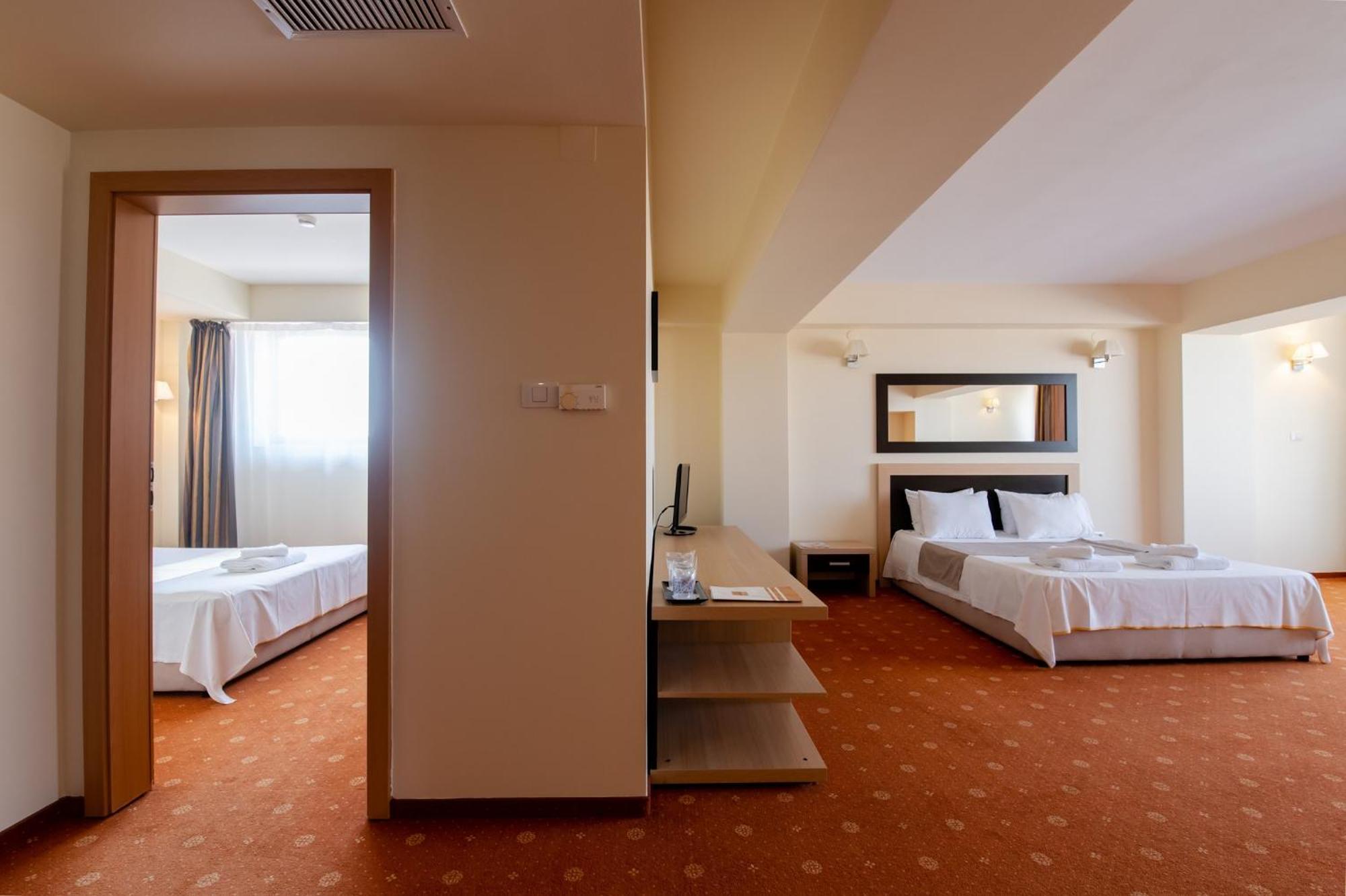 Hotel Oxford By Timhotels Timisoara Bagian luar foto