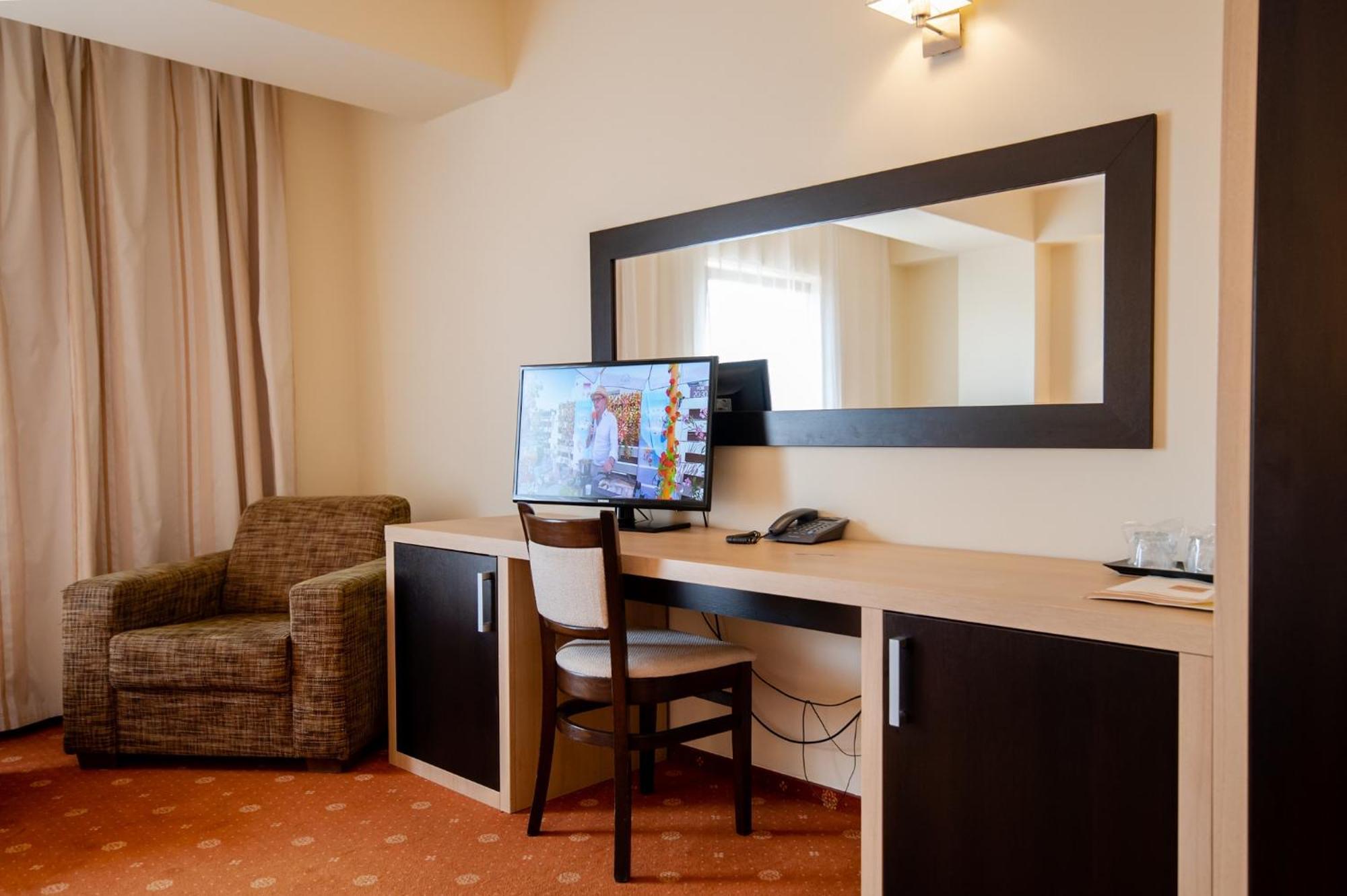 Hotel Oxford By Timhotels Timisoara Bagian luar foto