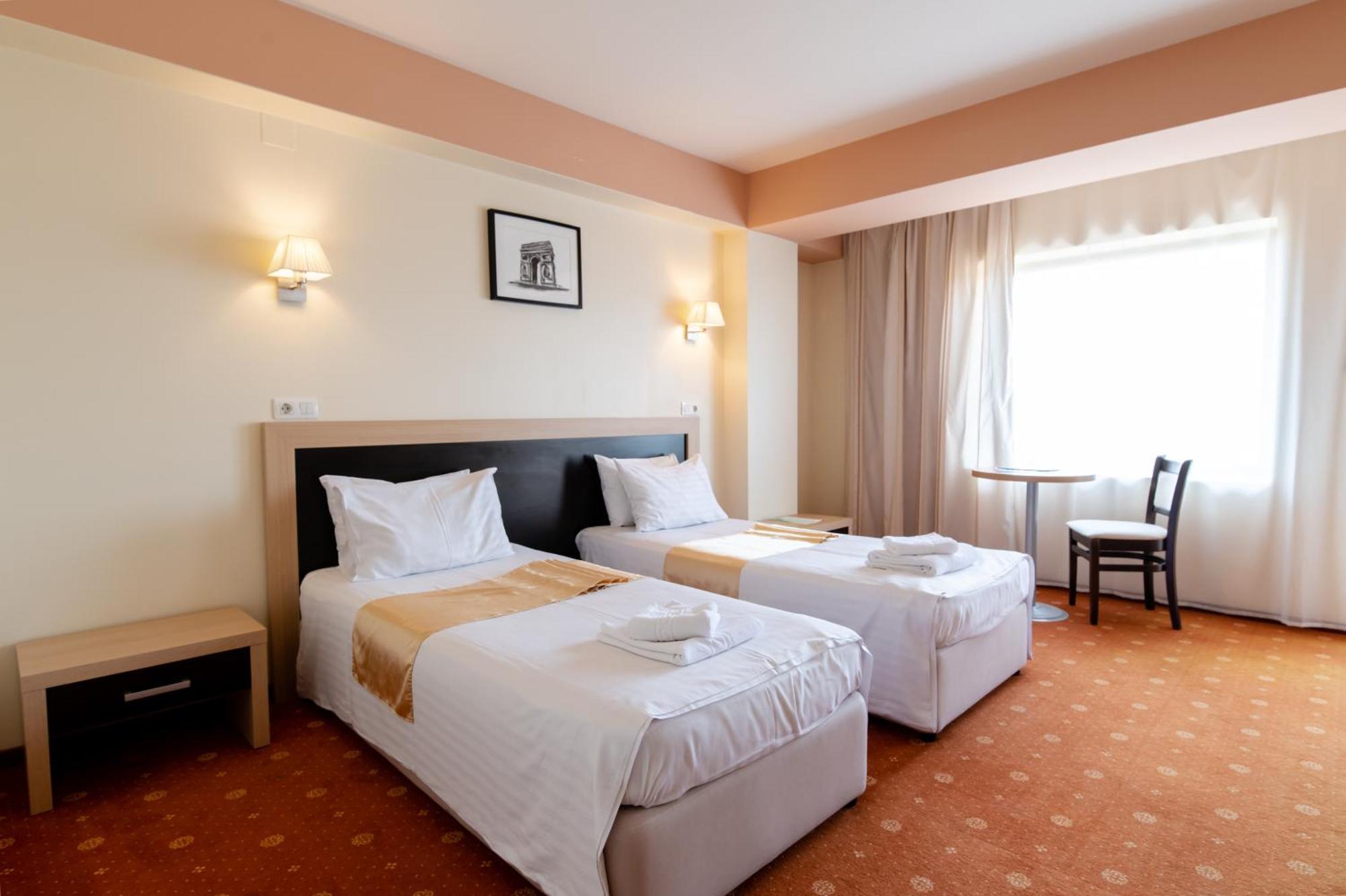 Hotel Oxford By Timhotels Timisoara Bagian luar foto