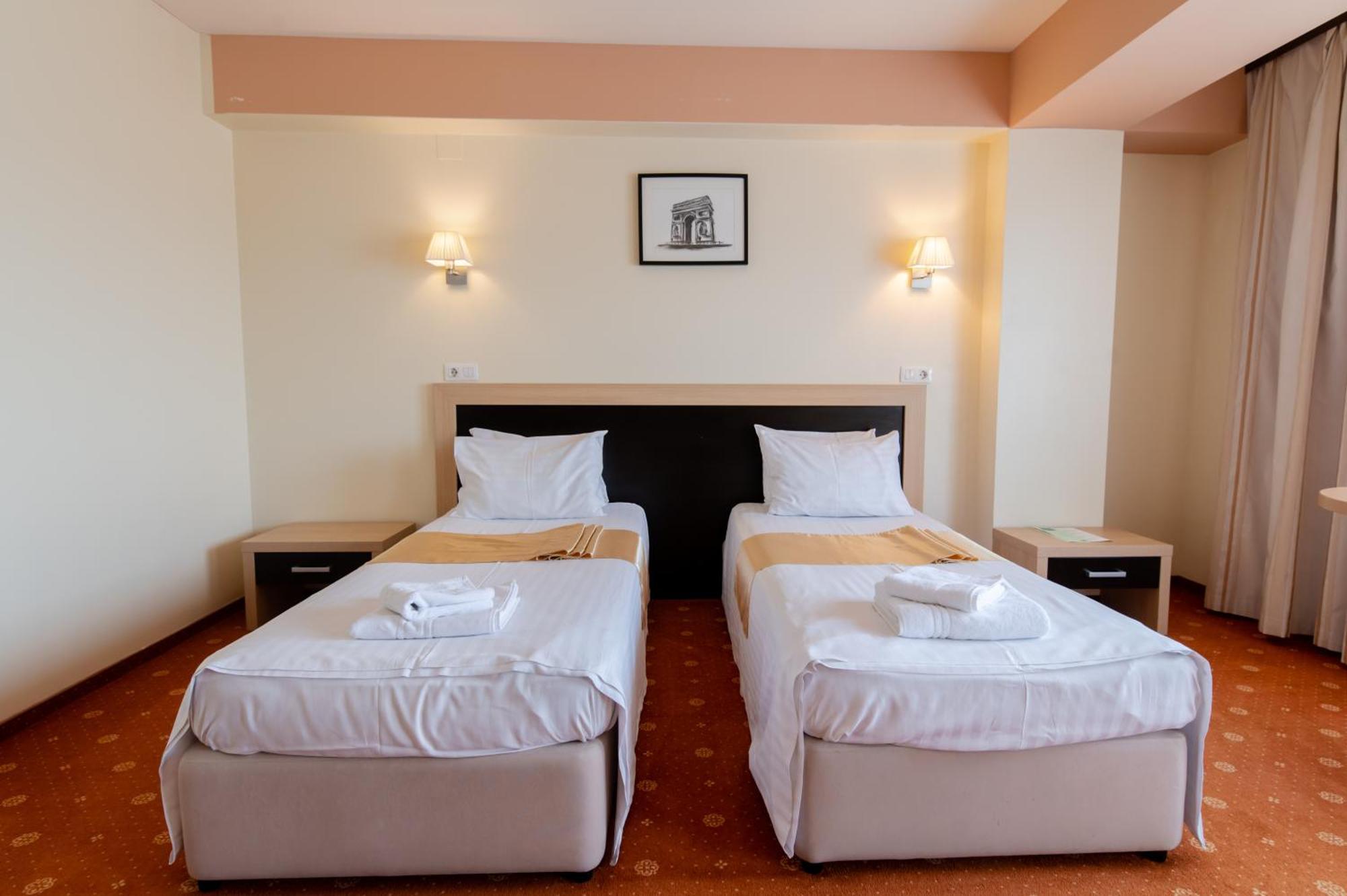 Hotel Oxford By Timhotels Timisoara Bagian luar foto