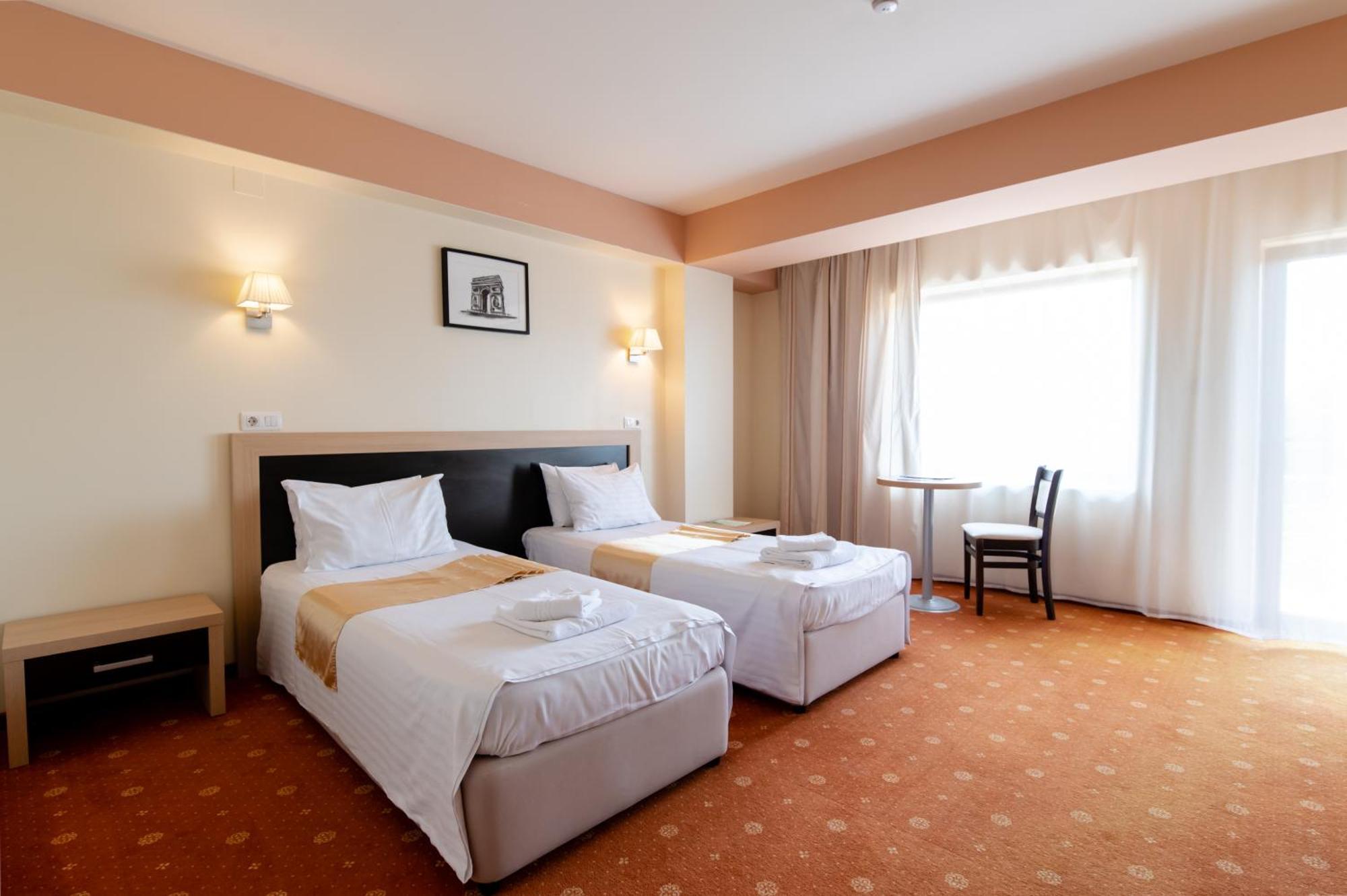 Hotel Oxford By Timhotels Timisoara Bagian luar foto